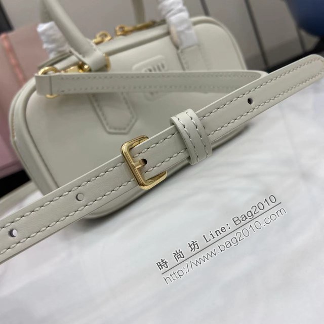 MIU MIU專櫃繆繆經典款迷你保齡球包Arcadie皮革迷你手袋 jh2839型號：5BP088